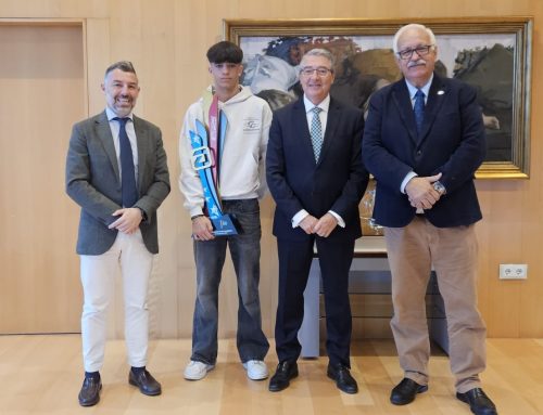 La Diputación de Málaga homenajea a Aarón García por su histórica temporada internacional